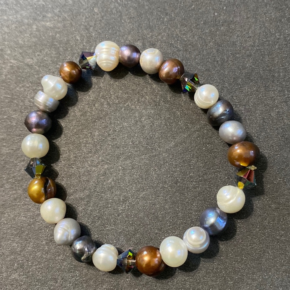 Tri-colored stretchy pearl bracelet